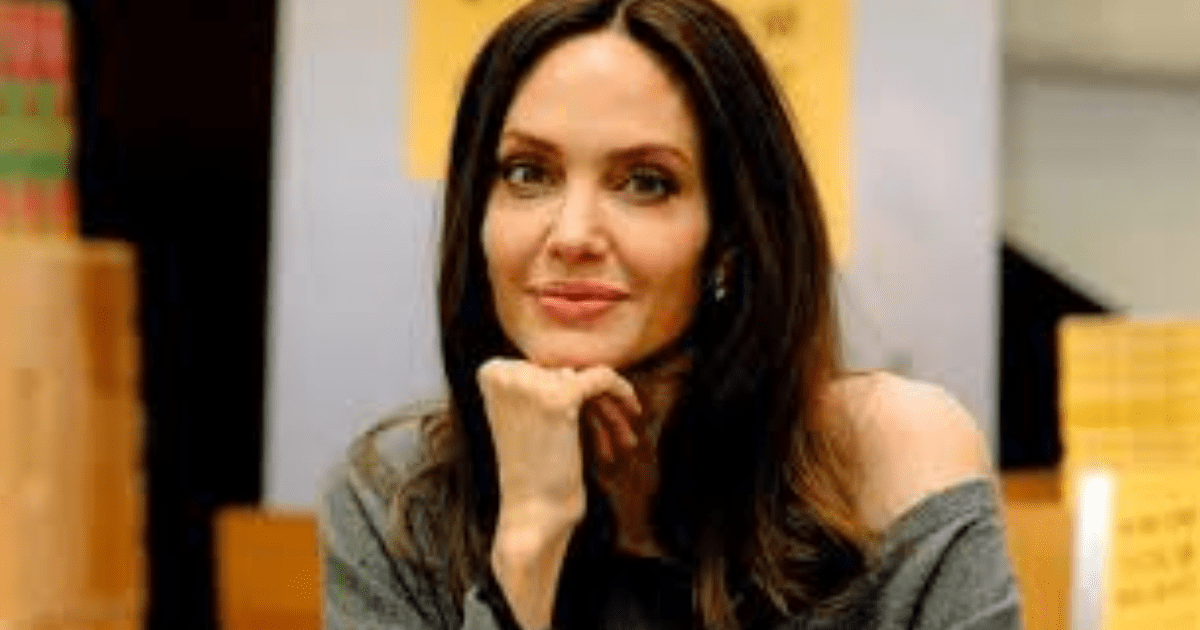 Kulit Glowing Angelina Jolie