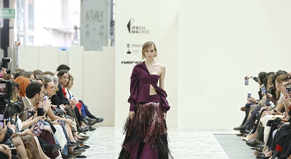 Ilustrasi fashion week madrid untuk artikel Fashion Week Madrid Tetapkan Tanggal Gelaran September 2026