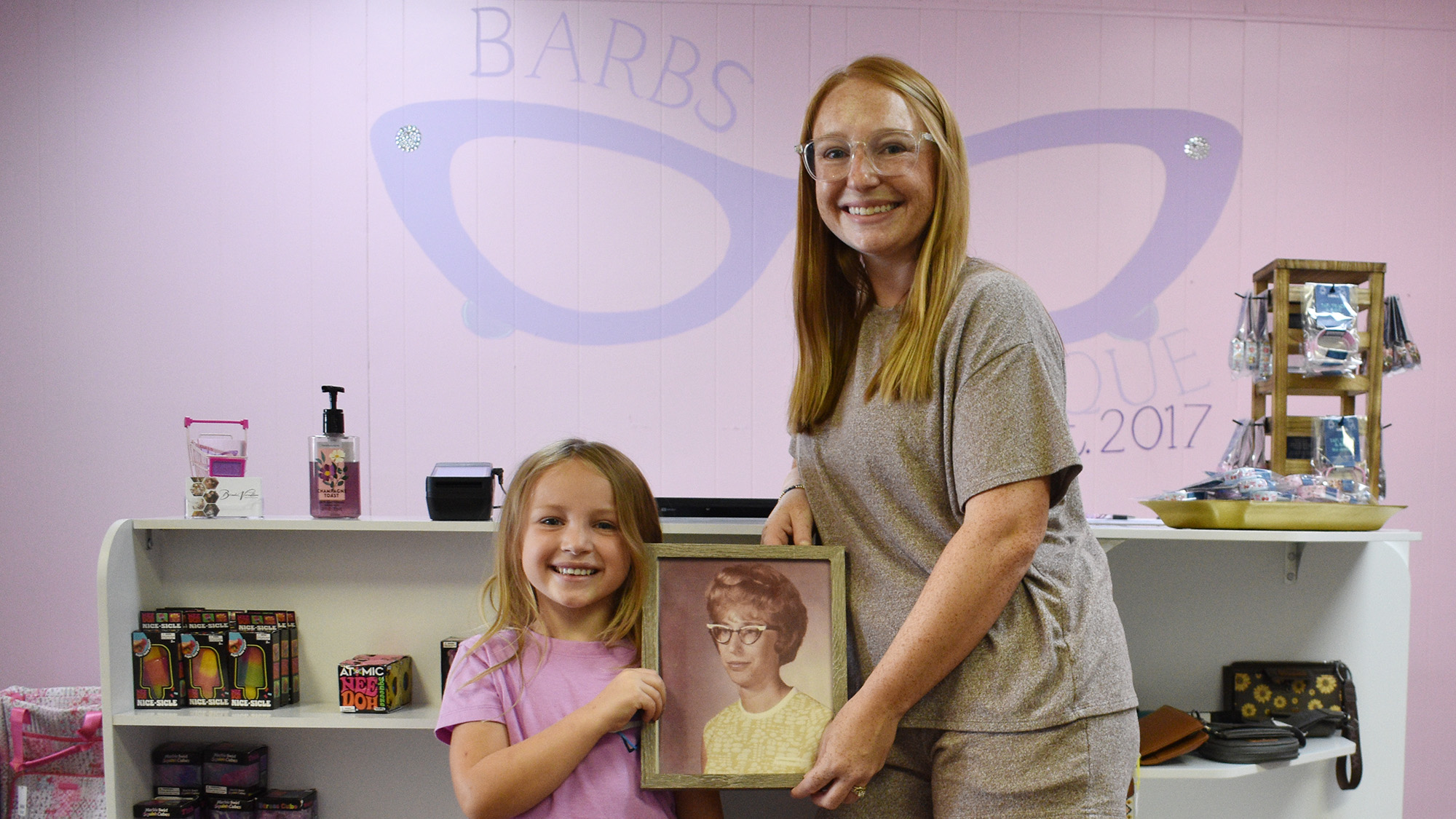 Ilustrasi barbs boutique untuk artikel Barbs boutique: Barb's Boutique dan Hadley Printing Bawa Gaya…